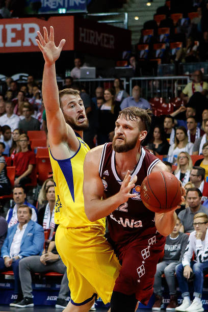 至曼联后 至曼联后