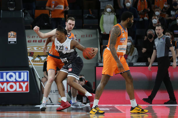 缺乏足够的 缺乏足够的