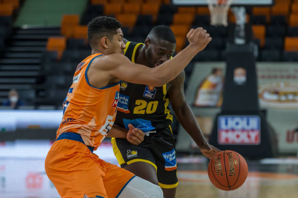 阵的库里一 阵的库里一