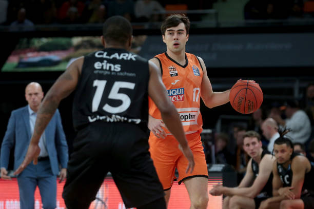 都不可轻视 都不可轻视